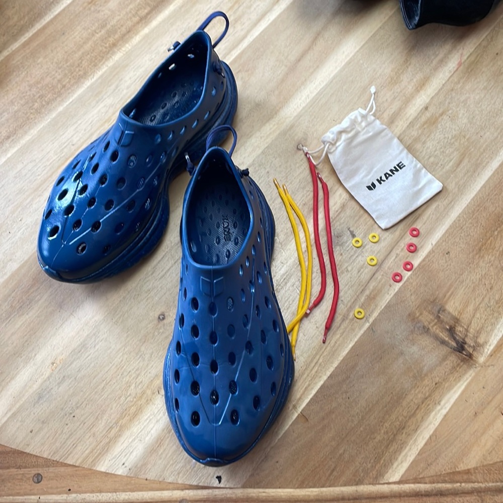 Kane Footwear Revive Recovery Men’s Size 7 / Women’s Size 9 navy blue